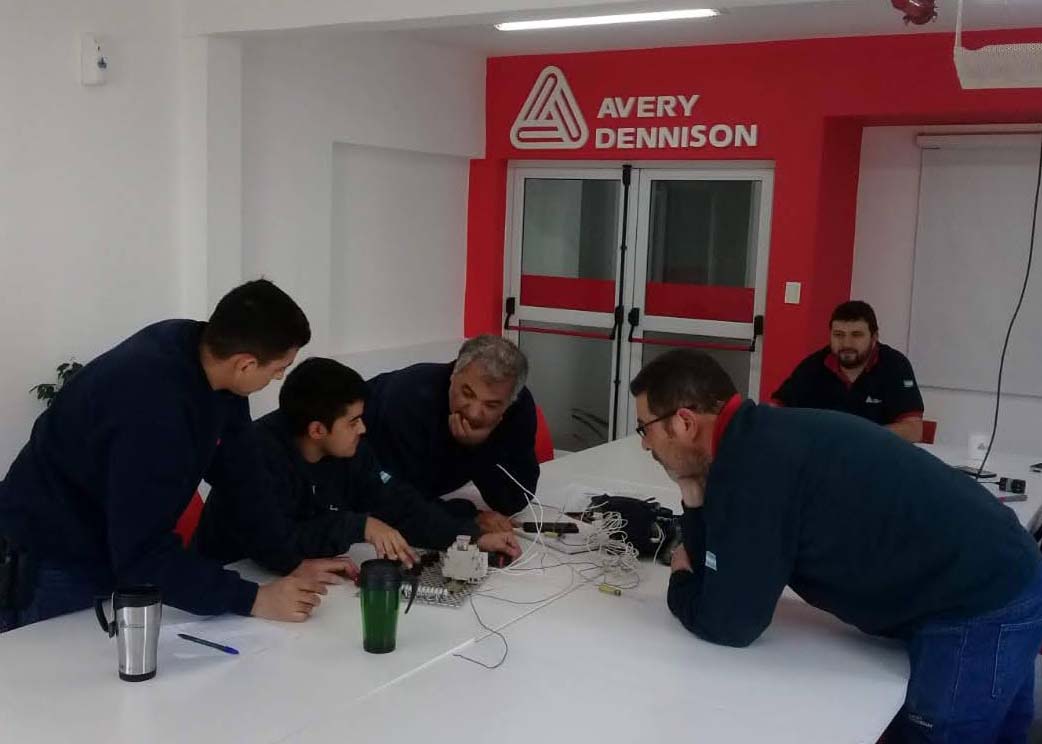 AVERY DENNISON_01